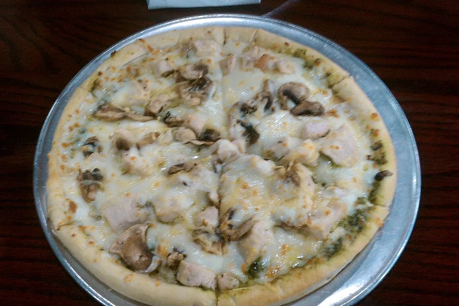 Chicken pesto pizza — representative food photograph