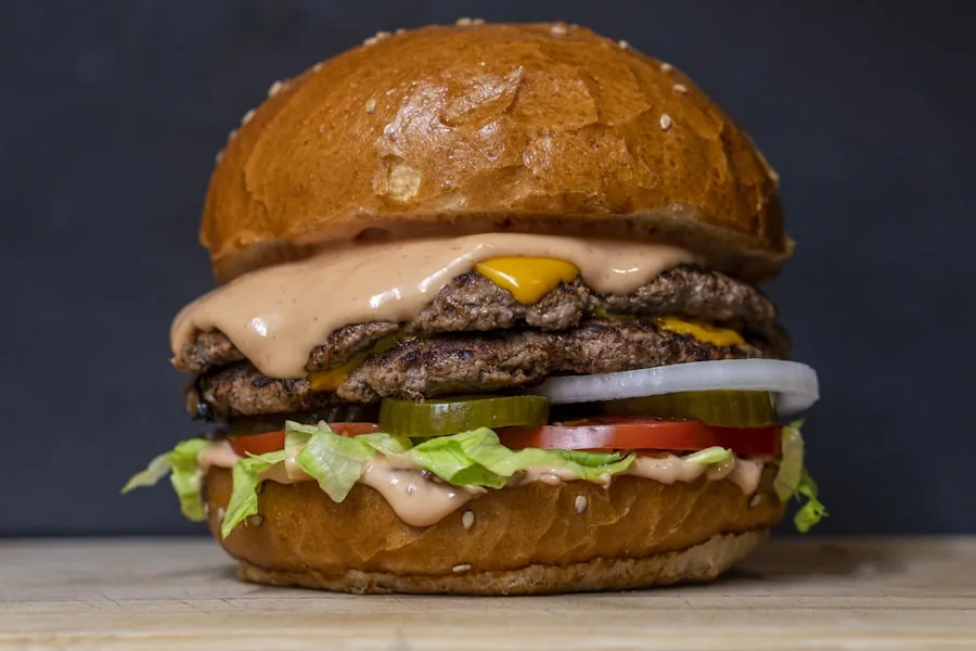 Cheeseburger with lettuce and tomato — representative food photograph